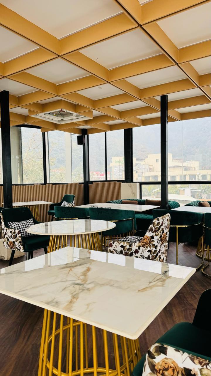 Ciel dining room in daylight